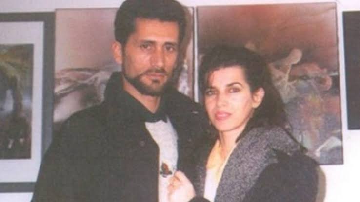 ‘‘Me ka thirr nga fronti’’, ‘‘dëgjoje zërin e lirisë’’, gruaja e Agim Ramadanit rrëfen momentet më emocionuese me të