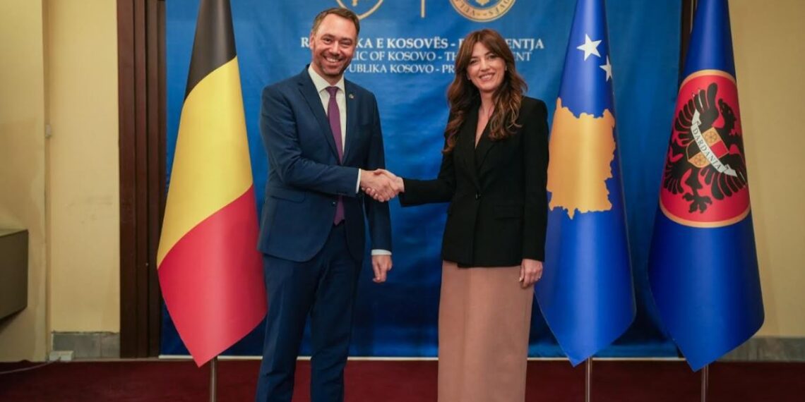 Haxhiu takon ministrin belg flasin për anëtarësimin në BE, KiE dhe NATO