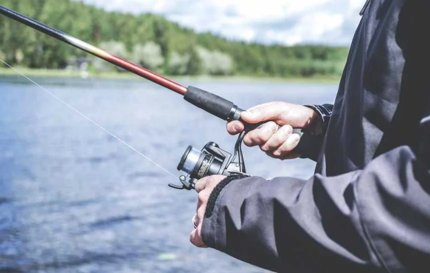 Pezullohet përkohësisht peshkimi i krapit në Kosovë