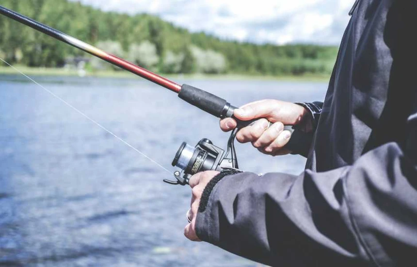 Pezullohet përkohësisht peshkimi i krapit në Kosovë