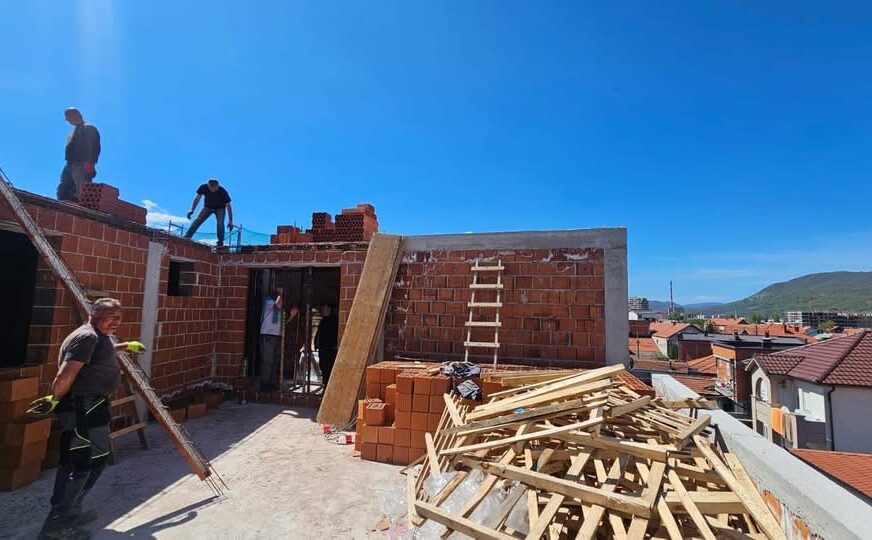 Inspekcioni komunal ndalon ndërtimet në 5 lokacione