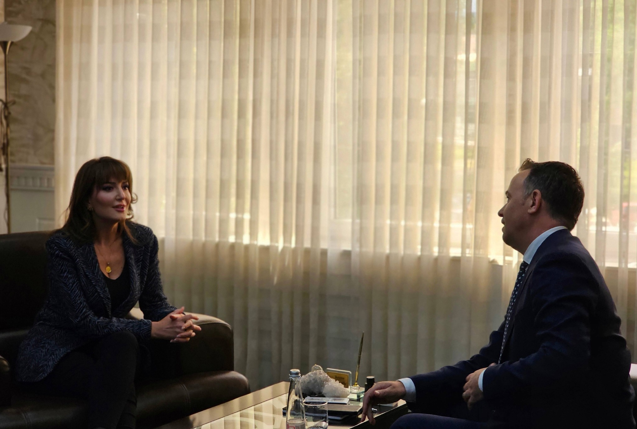 Ish-presidentja Jahjaga viziton Mitrovicën, pritet nga Faton Peci