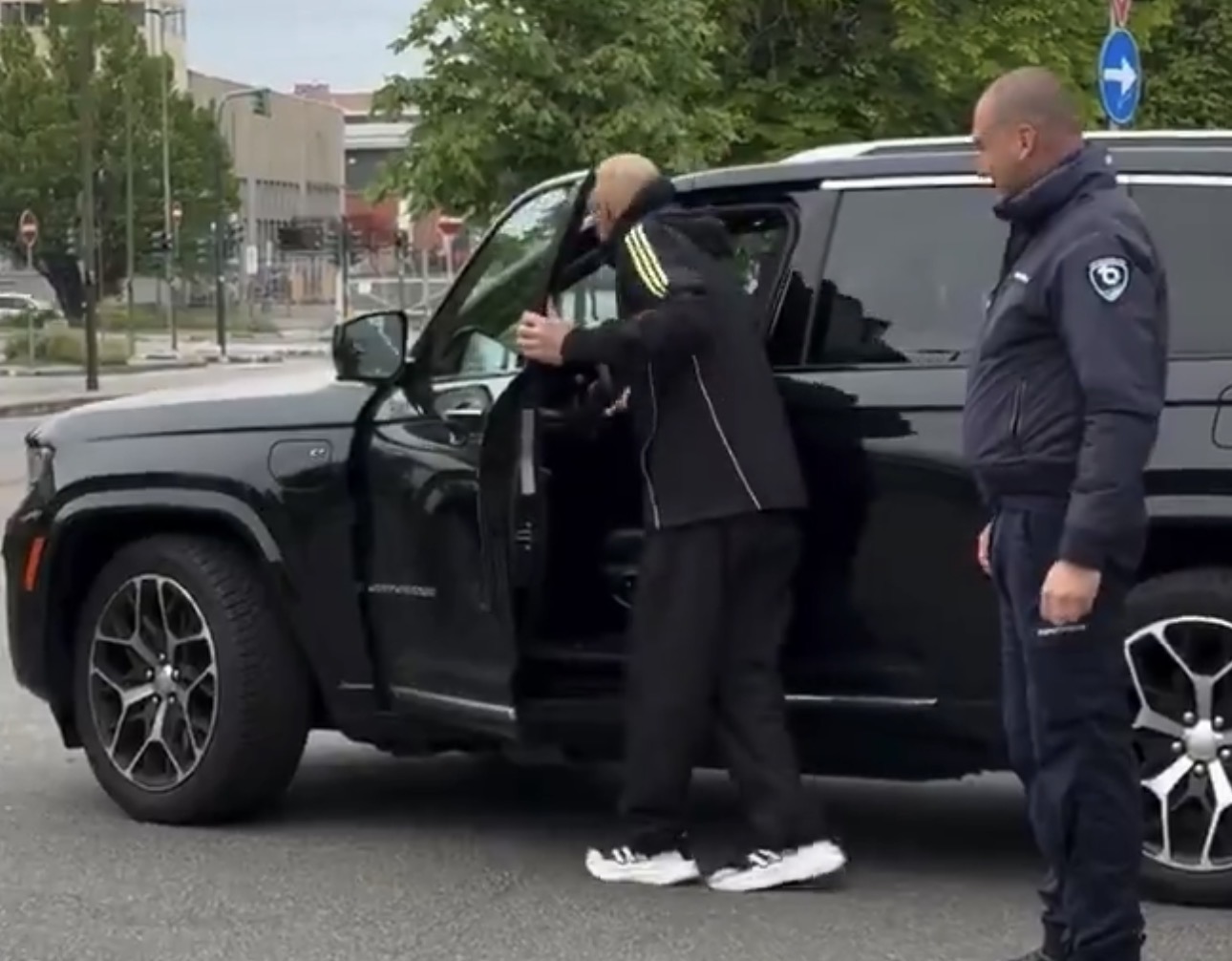 Spalletti bëhet kinse po ia merr veturën Zhegrovës, ky ishte reagimi i tifozëve