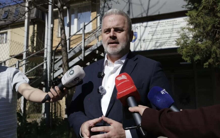 Rasti i njehsorëve, Azemi jep dëshminë në polici dhe kërkon kompensimin e qytetarëve