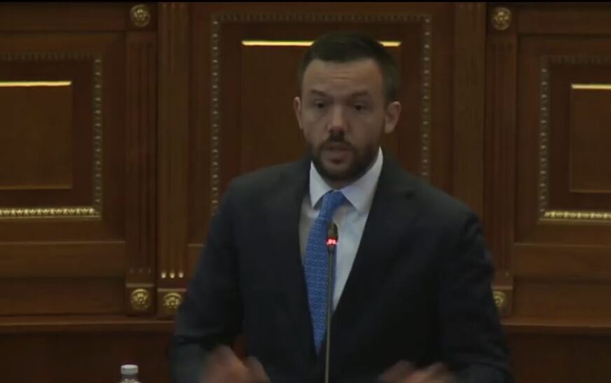 “Tendencë për me ndërtu agjendë të fushatës”, PDK nuk mbështet projektligjet e propozuara nga LVV