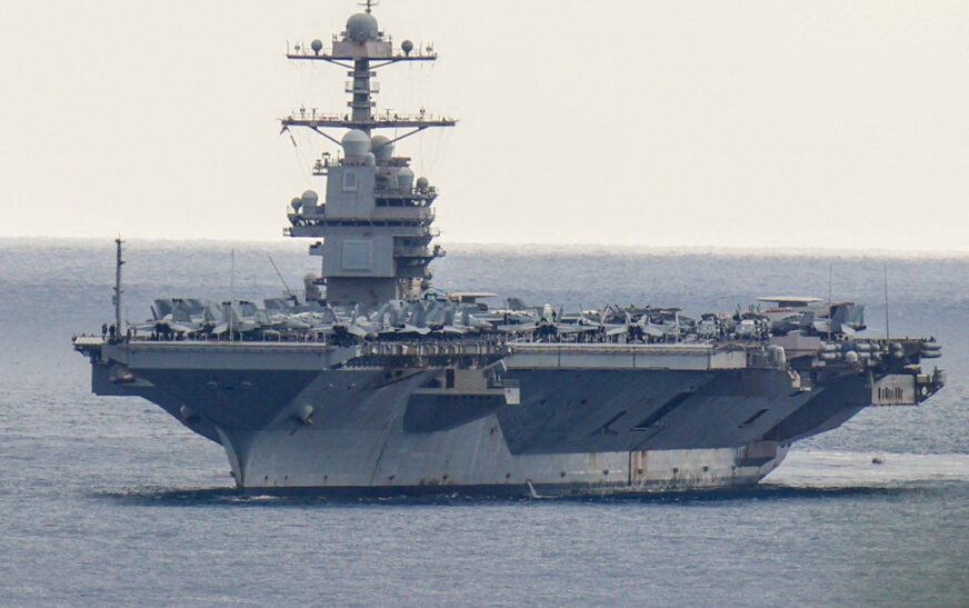 Aeroplanmbajtësja më e madhe në botë kthehet në Lindjen e Mesme