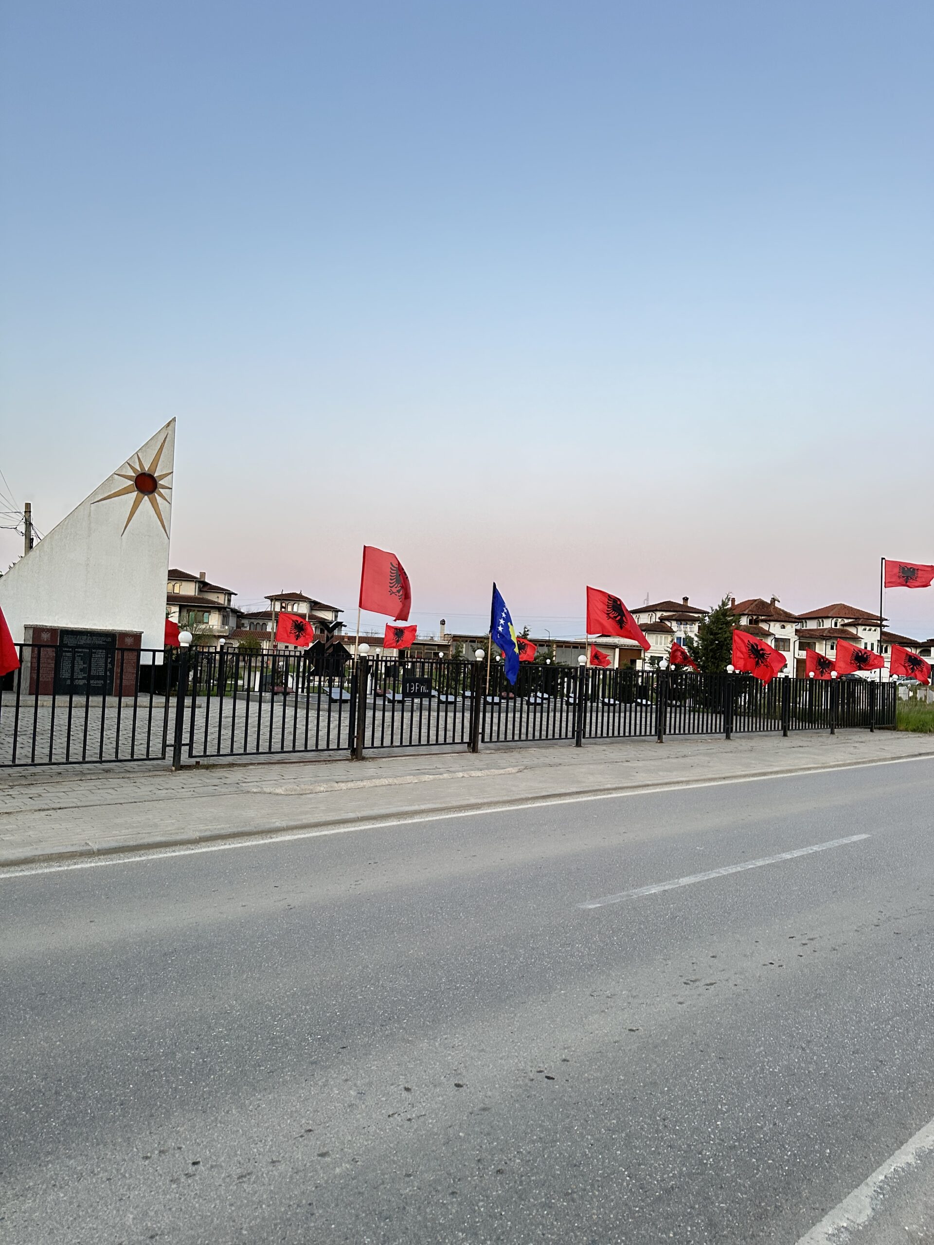 19 Prill 1999 përkujtohet masakra në Hallaqin e Vogël, 20 civilë të vrarë