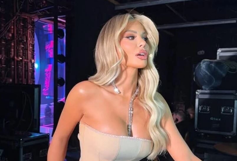 Luana ‘trazon’ rrjetin, publikon foto ‘hot’ nga bregu i detit