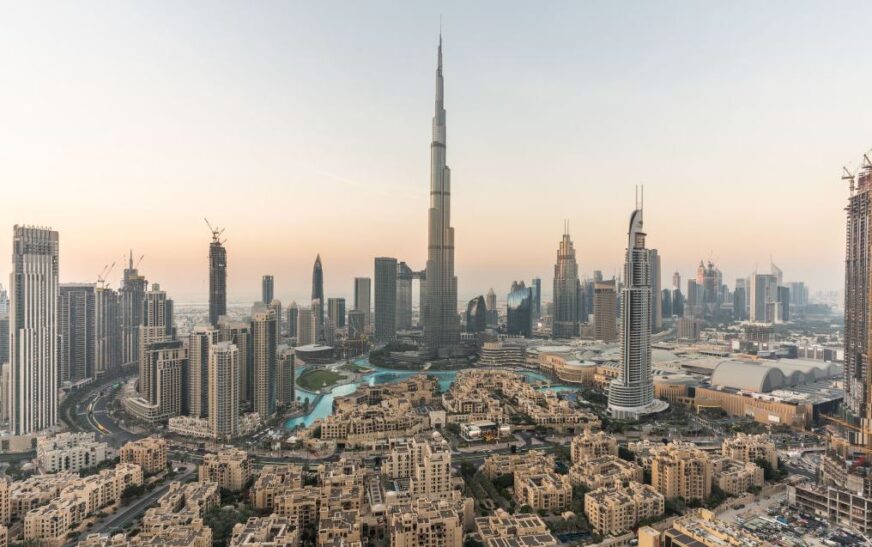 Hoteli historik në Dubai do të mbyllet për rinovim, u dëmtua nga Irani