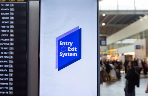 Hyri në fuqi të premten, sistemi i ri i hyrje-daljeve në BE shkakton vonesa disa orë në aeroporte