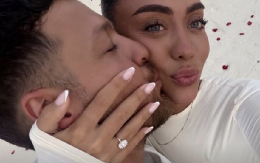 Dy ditë para ditëlindjes së Dafinës, Geek i propozon të dashurës së re