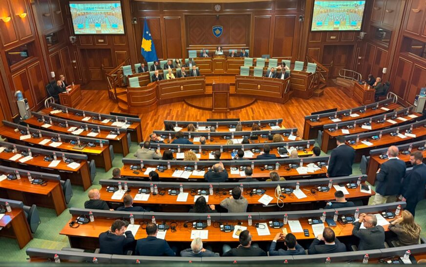 Nis seanca për presidentin, veç VV në sallë