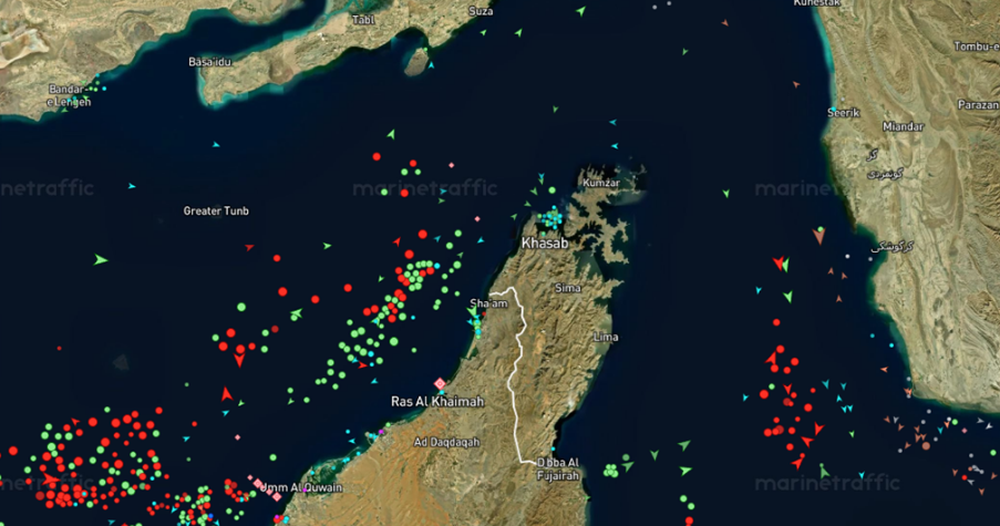 Shtatë anije kalojnë Ngushticën e Hormuzit