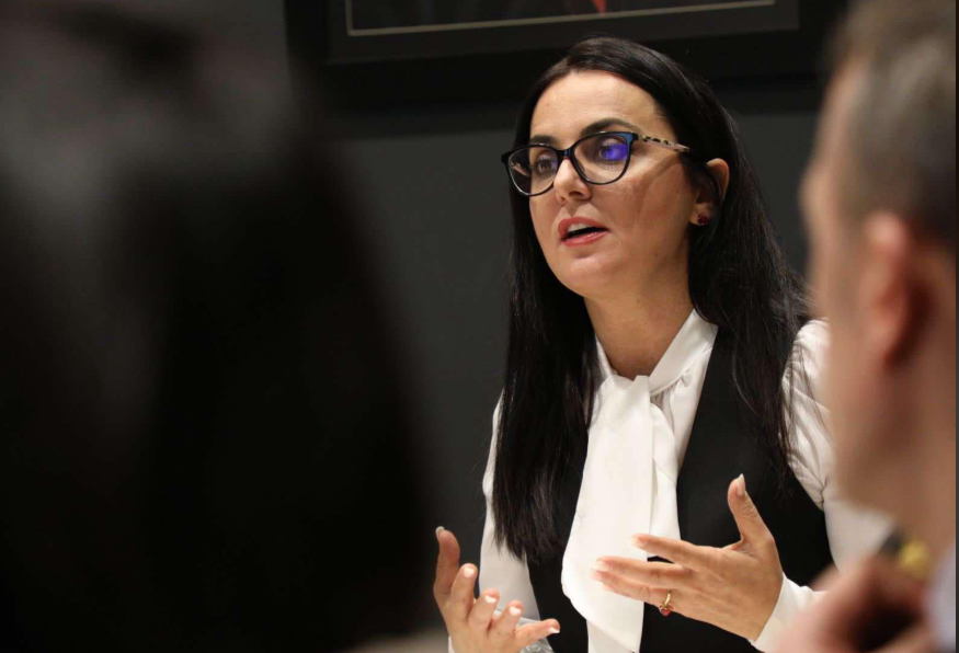 Lushaku-Sadriu reagon pas seancës: Asnjë qëndrim për propozimin tonë, vetëm debat partiak