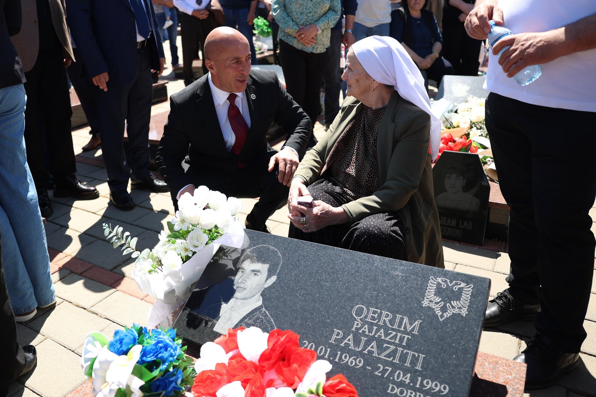 Haradinaj nderon martirët në Mejë: Pushofshin të qetë në tokën e Kosovës!