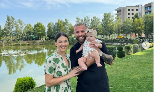 Festë në familjen Ejlli, pamje përrallore nga ditëlindja e vajzës (video)