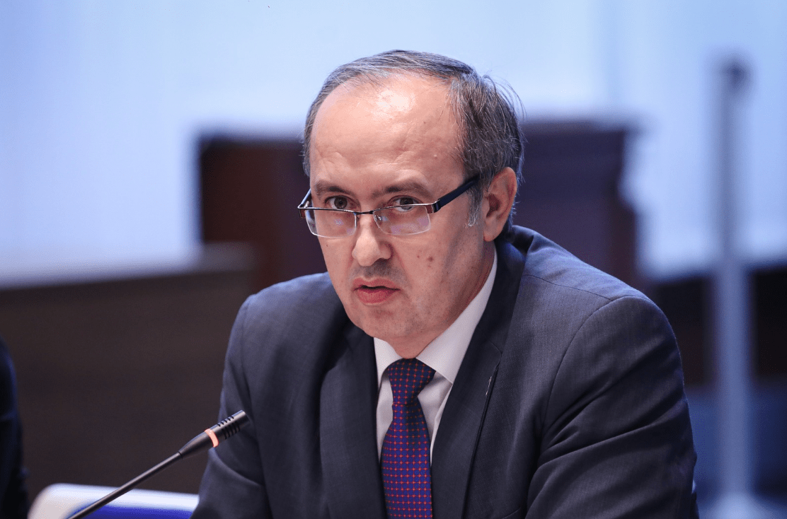 Hoti kritikon përjashtimin e figurave me përvojë: Jashtë kryesisë mbetën kryetarë degësh e personalitete të LDK-së