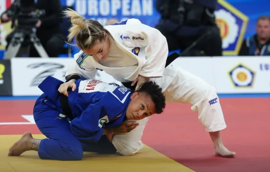 Unioni Evropian i Xhudos shkruan për suksesin e Distrisë: Krasniqi mbetet në krye