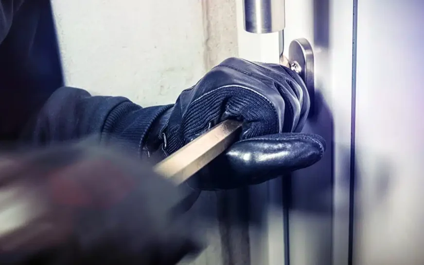 Thyhet kasaforta në një objekt në Kamenicë – hajni merr vetëm pak euro dhe zhduket