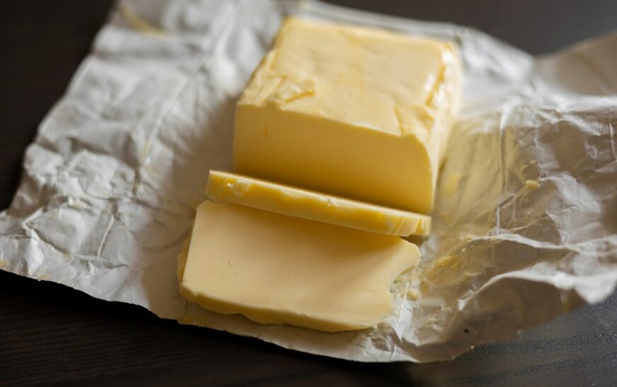 Sa gjatë mund të qëndrojë gjalpi në frigorifer? Shumica e njerëzve nuk e dinë këtë