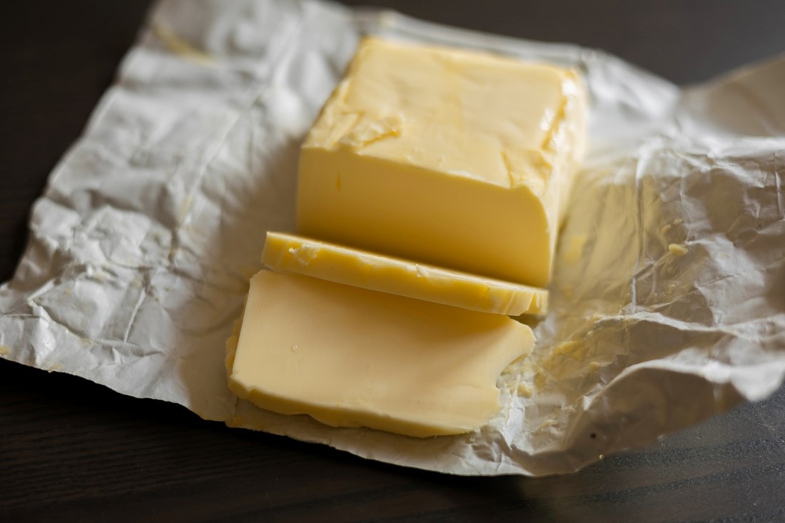 Sa gjatë mund të qëndrojë gjalpi në frigorifer? Shumica e njerëzve nuk e dinë këtë