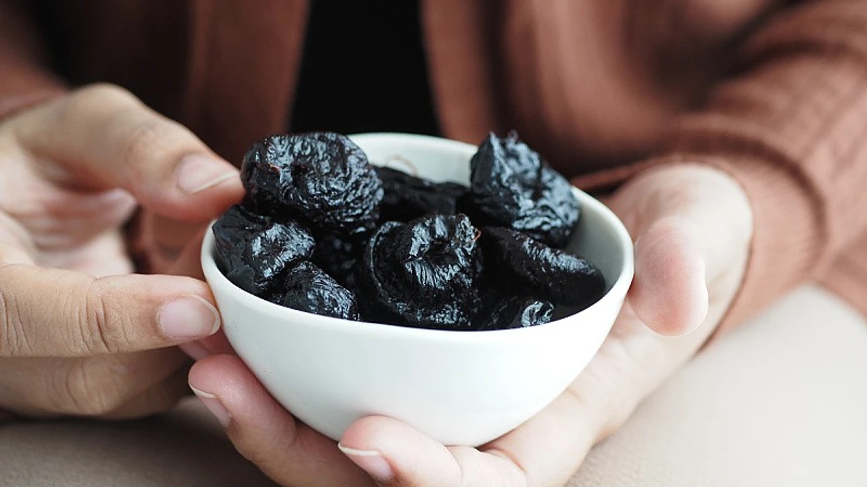 Gjashtë ushqime që lehtësojnë natyrshëm kapsllëkun, përfshijini në dietën tuaj