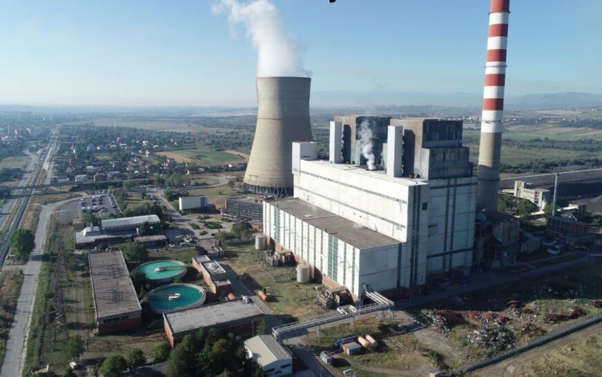 Skandali 1.6 milionësh në KEK: Biznesmeni e zyrtari kurdisën në kafene tenderin e madh