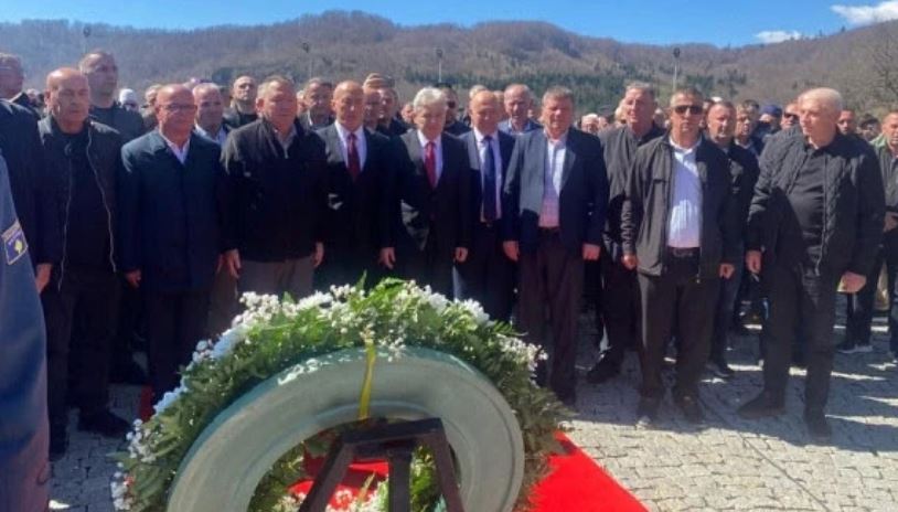 27-vjetori i Betejës së Koshares, krerë politikë bëjnë homazhe