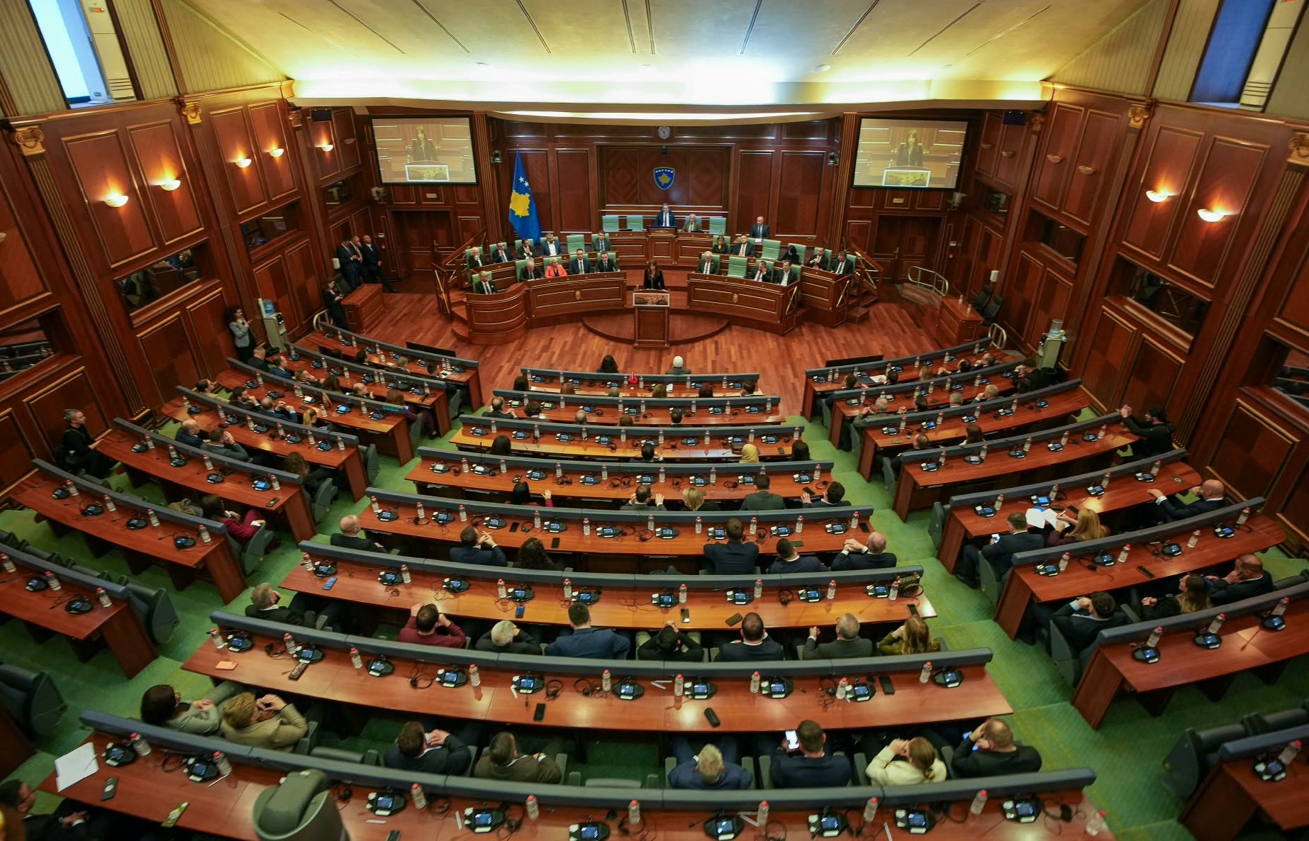 Në mungesë kuorumi, shtyhet votimi i rezolutës së LDK-së për çmimin e naftës