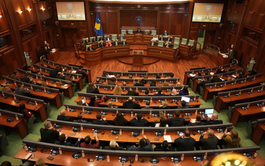 Nesër seancë e jashtëzakonshme e Kuvendit – në rend dite plotësimi i ligjit mbi ndarjet buxhetore