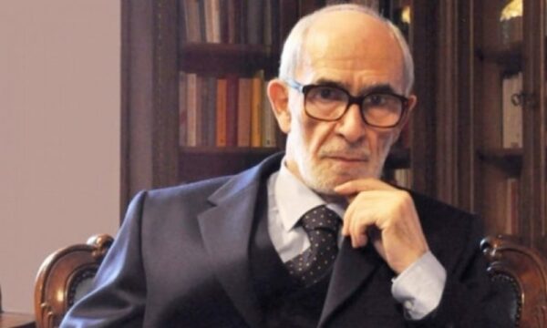 Ndahet nga jeta Rexhep Qosja, nipi i tij e jep lajmin: U varros në praninë e anëtarëve të familjes së ngushtë