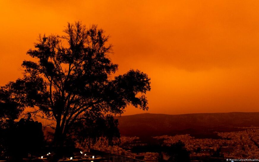 Stuhi rëre dhe mot i rënduar në Santorini dhe gjithë Greqinë