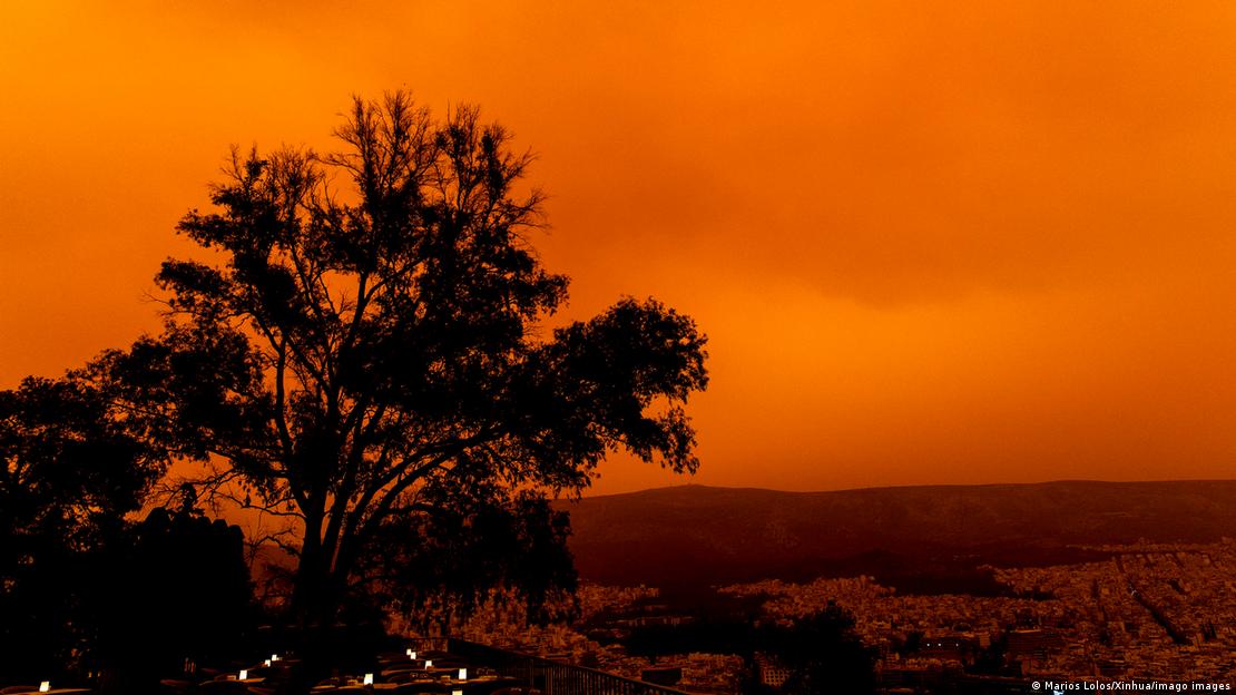 Stuhi rëre dhe mot i rënduar në Santorini dhe gjithë Greqinë