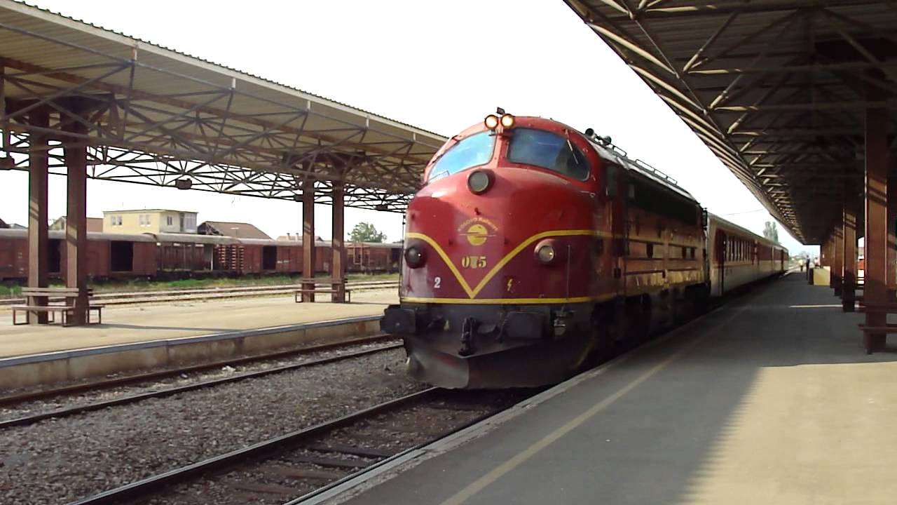 Treni godet një këmbësor në Dobroshec