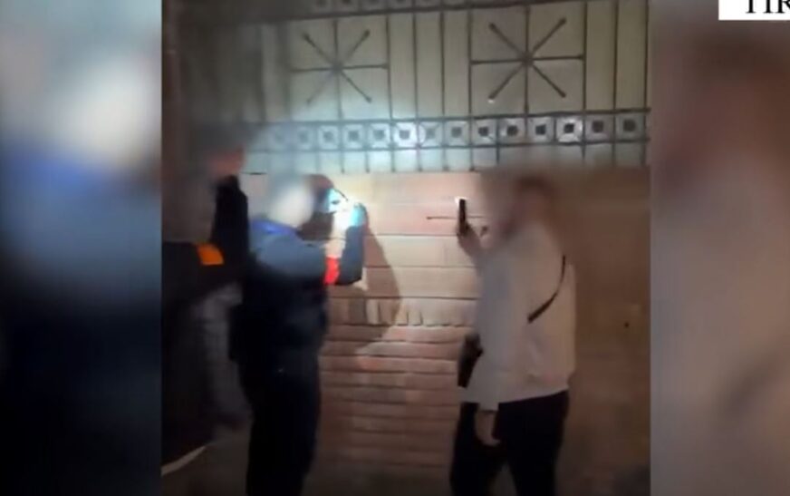Operacion antidrogë në Tiranë, gjenden kanabis dhe kokainë të fshehura në mure