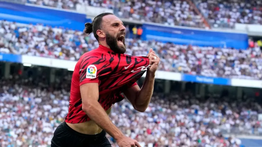 Pankartë gjigante për Vedat Muriqin nga tifozët e Mallorcas