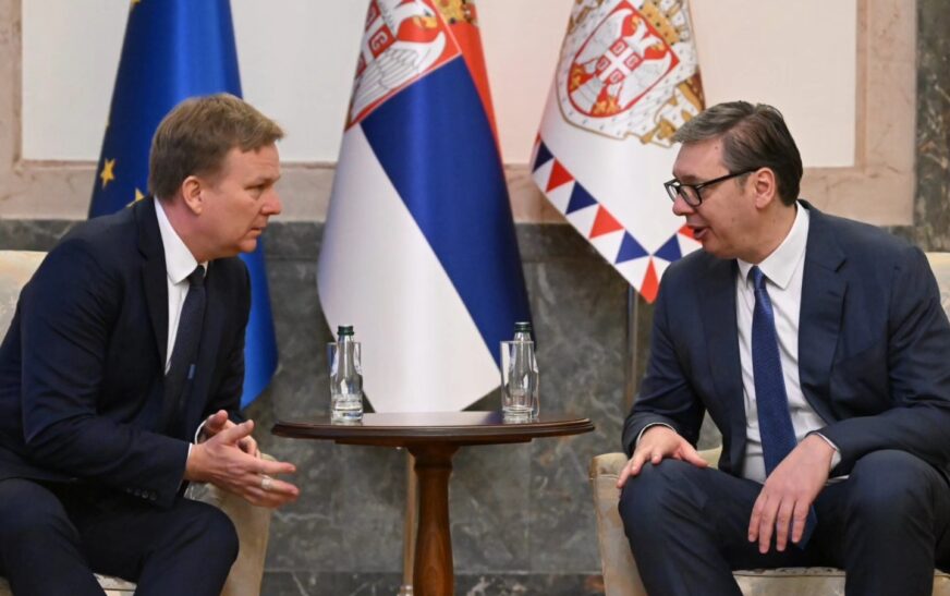 Vuçiq takohet me Sorensenin, flasin për dialogun Kosovë-Serbi