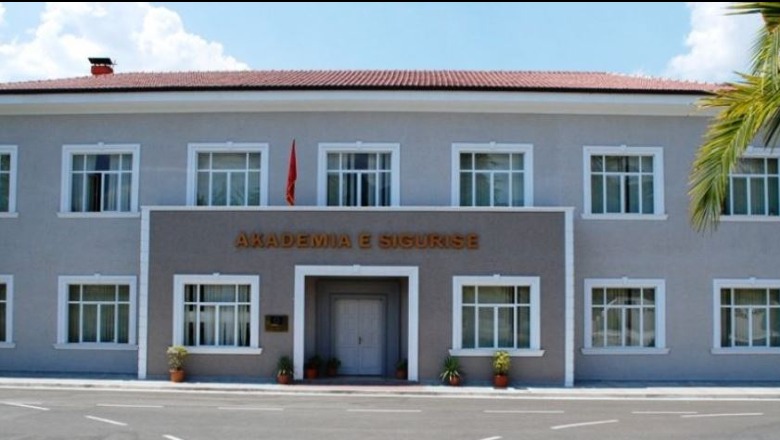 Tiranë: Helmohen studentët e Akademisë së Sigurisë