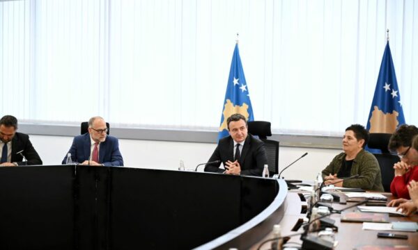 Kurti pret në takim Ekipin e OKB-së në Kosovë, i falënderon për kontributin në rrugën e zhvillimit të Kosovës