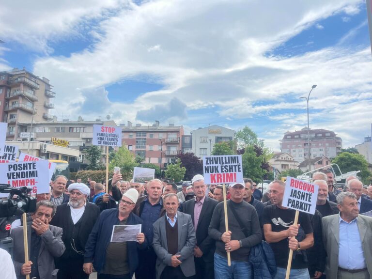 “Prona është e shenjtë” – nis protesta për ndalimin e shërbimeve ndërtimore në Rugovë