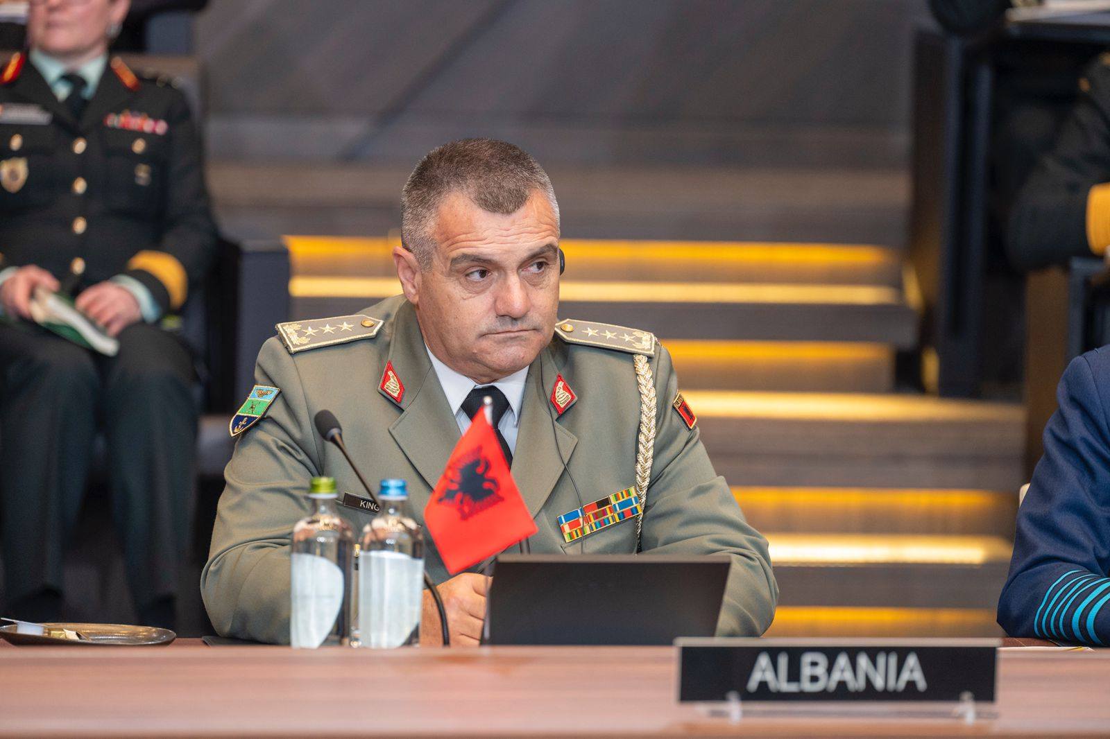 Kingji nga Komiteti Ushtarak i NATO-s: Shqipëria qëndron e palëkundur në ruajtjen e sigurisë rajonale