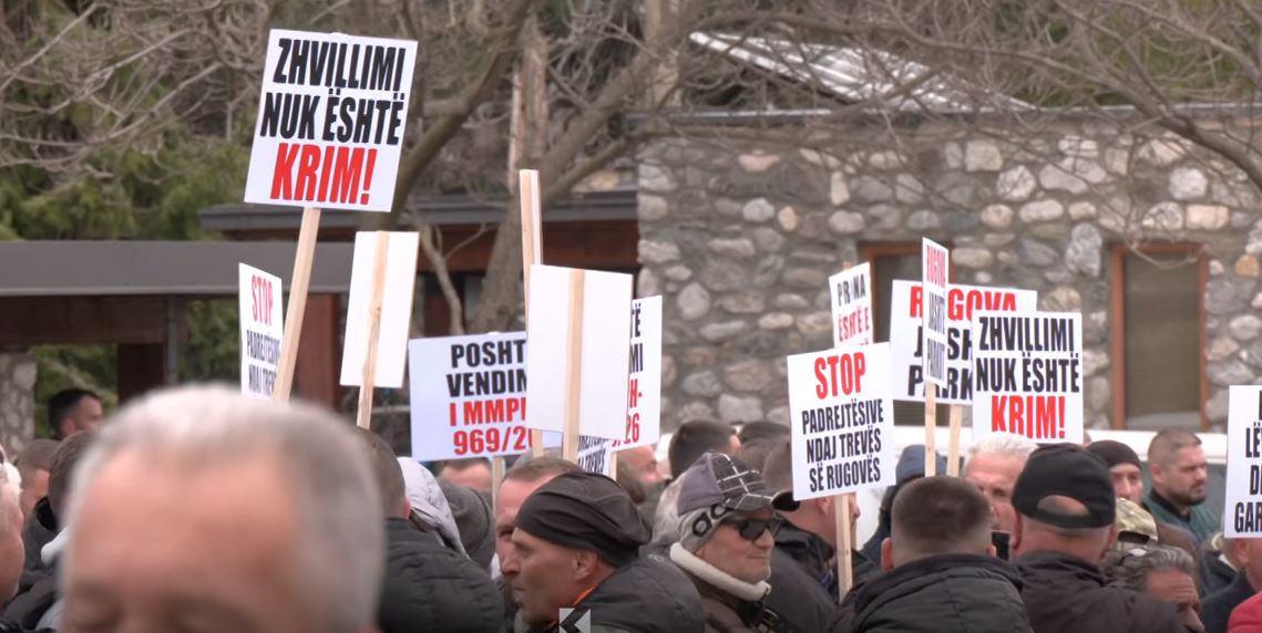 Nesër protestë në Prishtinë kundër ndalimit të shërbimeve ndërtimore në Rugovë