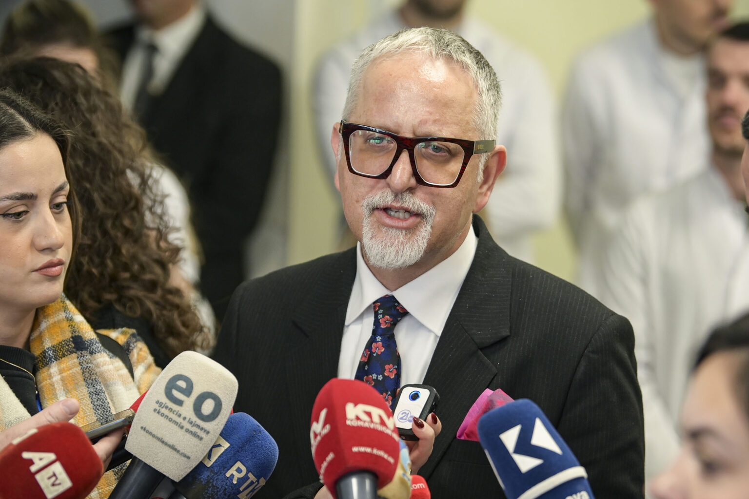 Arben Vitia thotë se e ka vizituar në spital Hysni Mehanin: Gjendja e tij është stabile