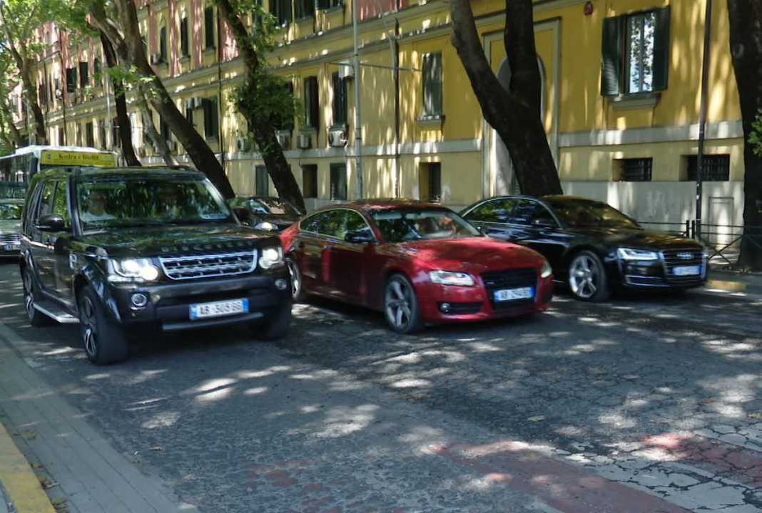 Mbi 1 milion makina të regjistruara në Shqipëri, 35% e tyre qarkullojnë në Tiranë