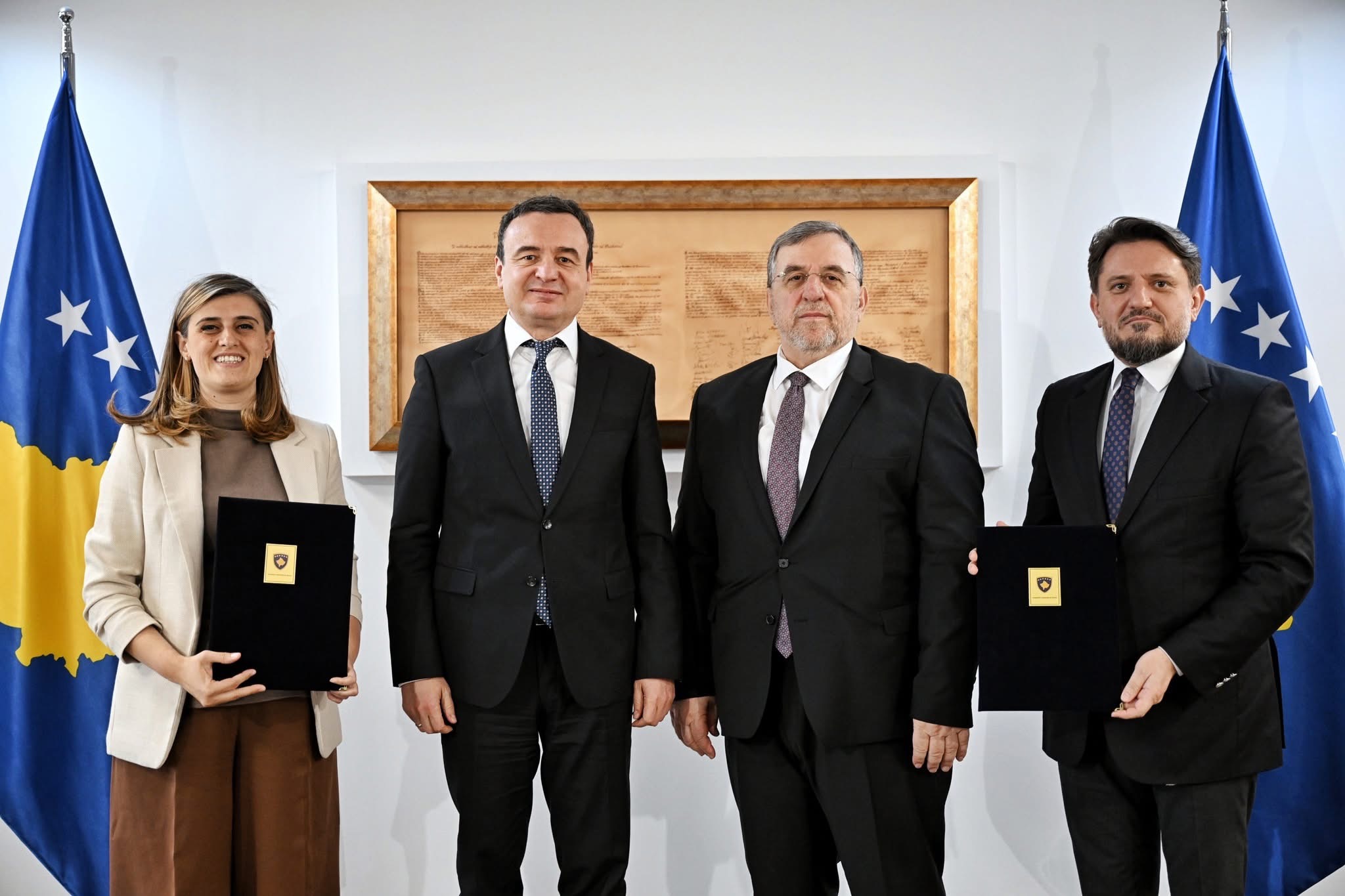 Serbët e dogjën në luftë, Kurti njofton marrëveshjen për rindërtimin e Xhamisë së Ibrit