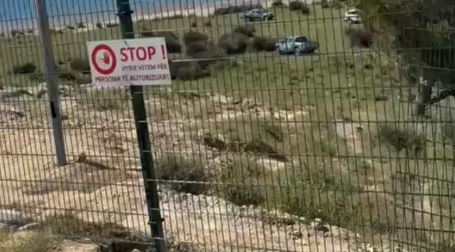 Pas incidentit të dhunshëm në Zvërnec, hiqet teli me gjemba nga rrethimi i kantierit