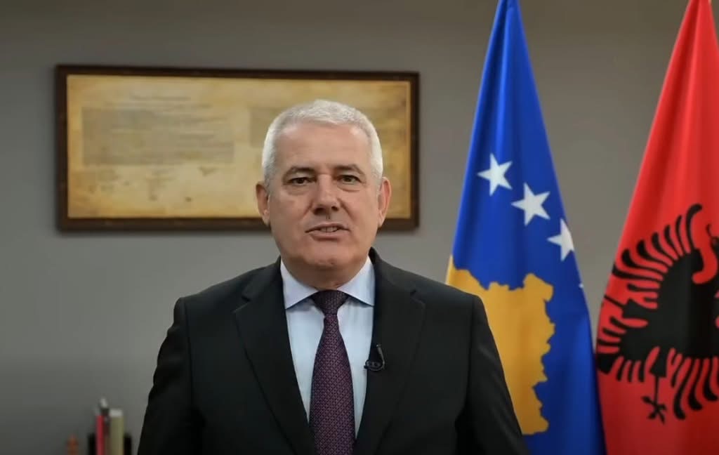 Sveçla: Nga sot hyn në fuqi Ligji i ri për Shtetësi