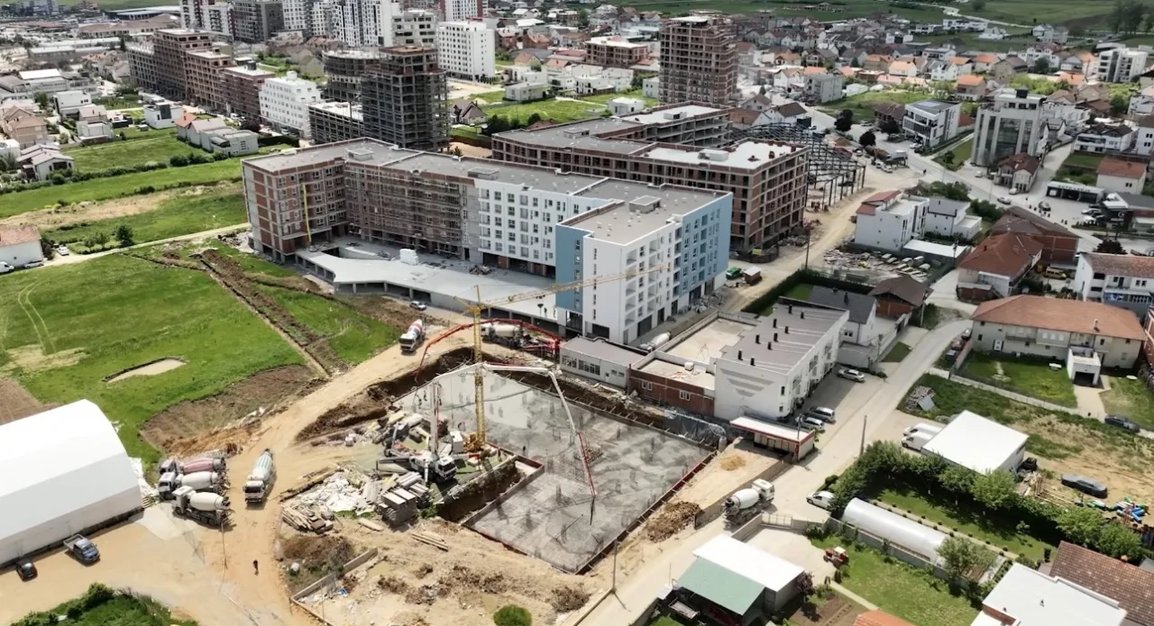 Drenasi Residence shënon një tjetër etapë të rëndësishme me vendosjen e gurthemelit të objektit të ri banesor