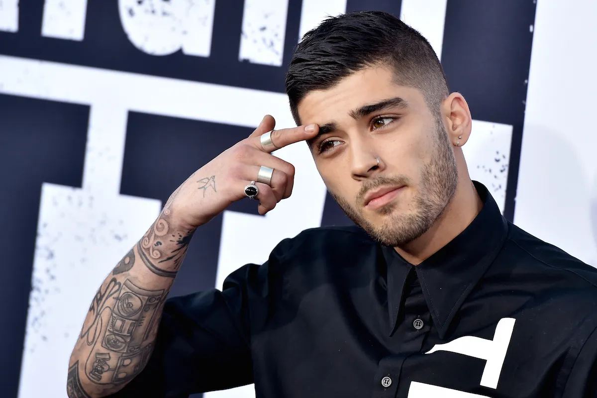 Zayn Malik përballet me incident gjatë eventit në Londër, i hidhet shishe uji nga turma