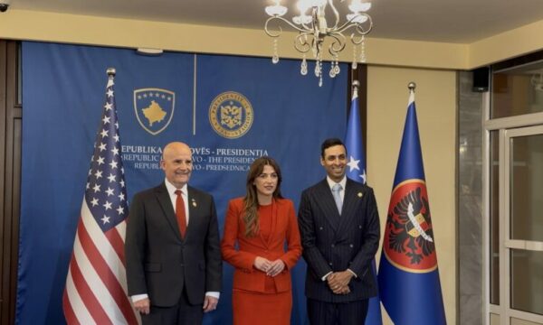 Kongresistët amerikanë takohen me Haxhiun në Presidencë
